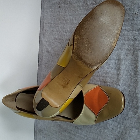 Vintage 1960s two Tone Brogue style heels 👠 - Picture 5 of 6